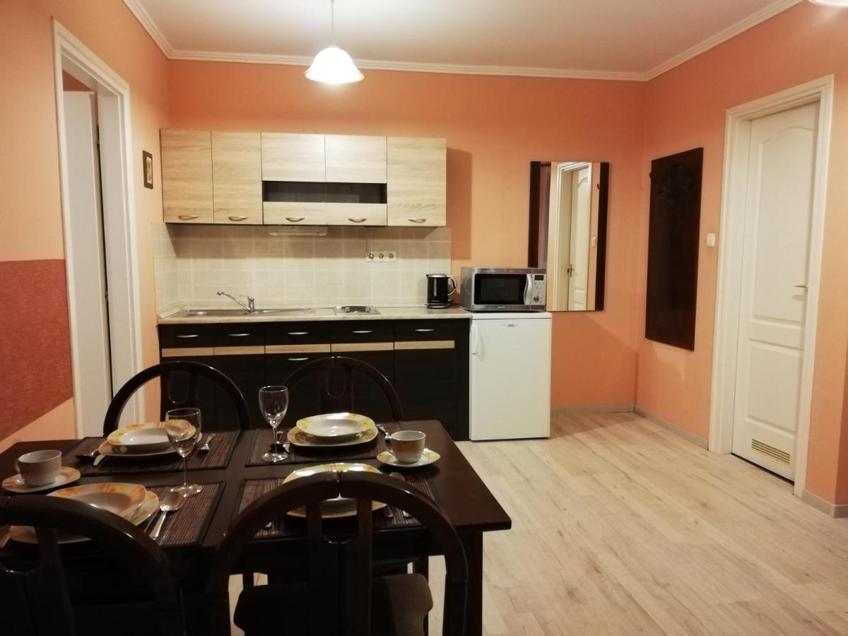 Voelgy Apartman Eger Bagian luar foto