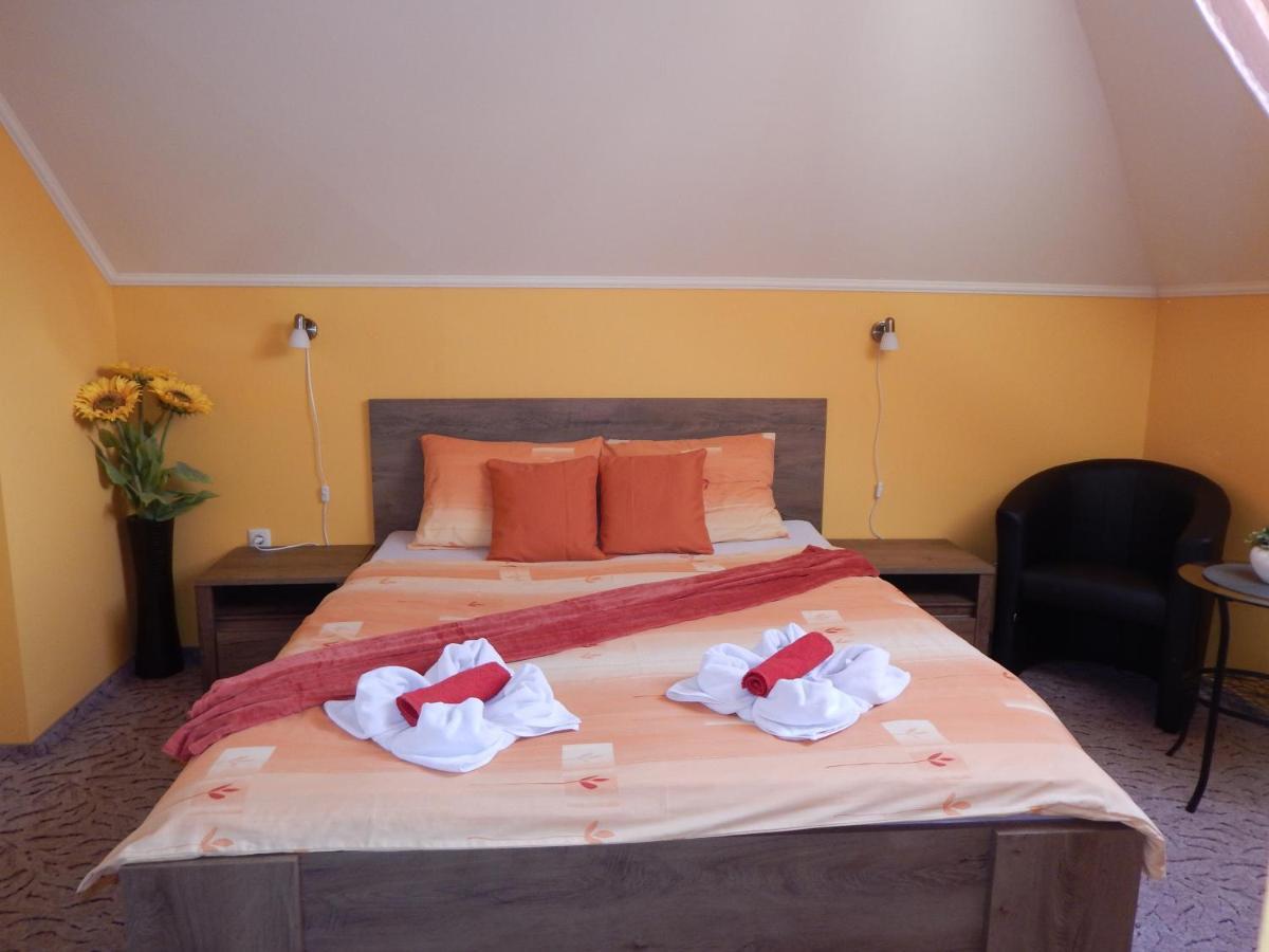 Voelgy Apartman Eger Bagian luar foto