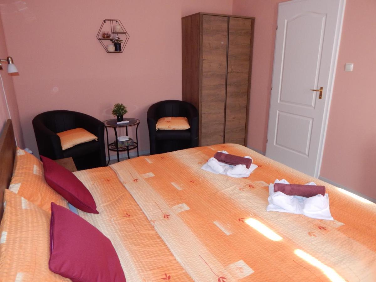 Voelgy Apartman Eger Bagian luar foto