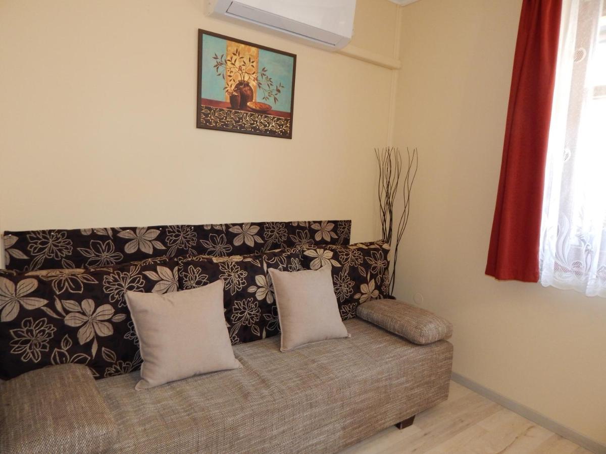 Voelgy Apartman Eger Bagian luar foto