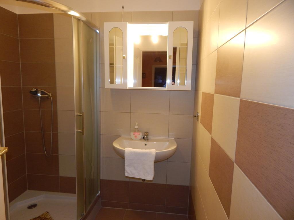 Voelgy Apartman Eger Bagian luar foto