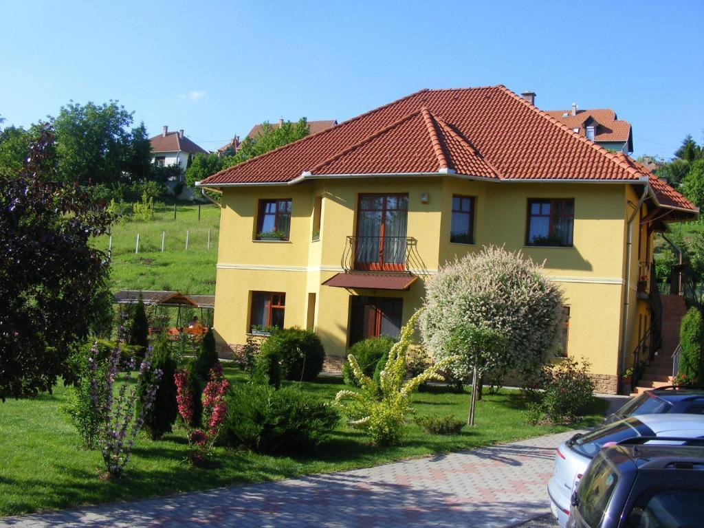 Voelgy Apartman Eger Bagian luar foto